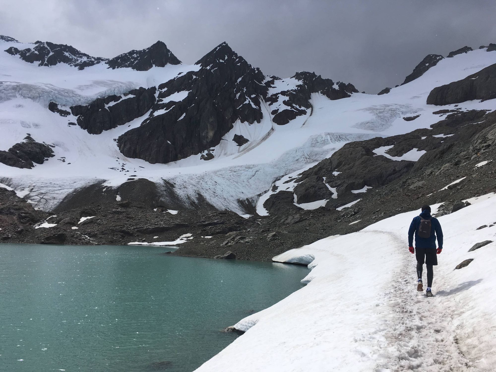 On aurait pu mieux choisir nos chaussures de randonnée pour ce voyage en Patagonie.