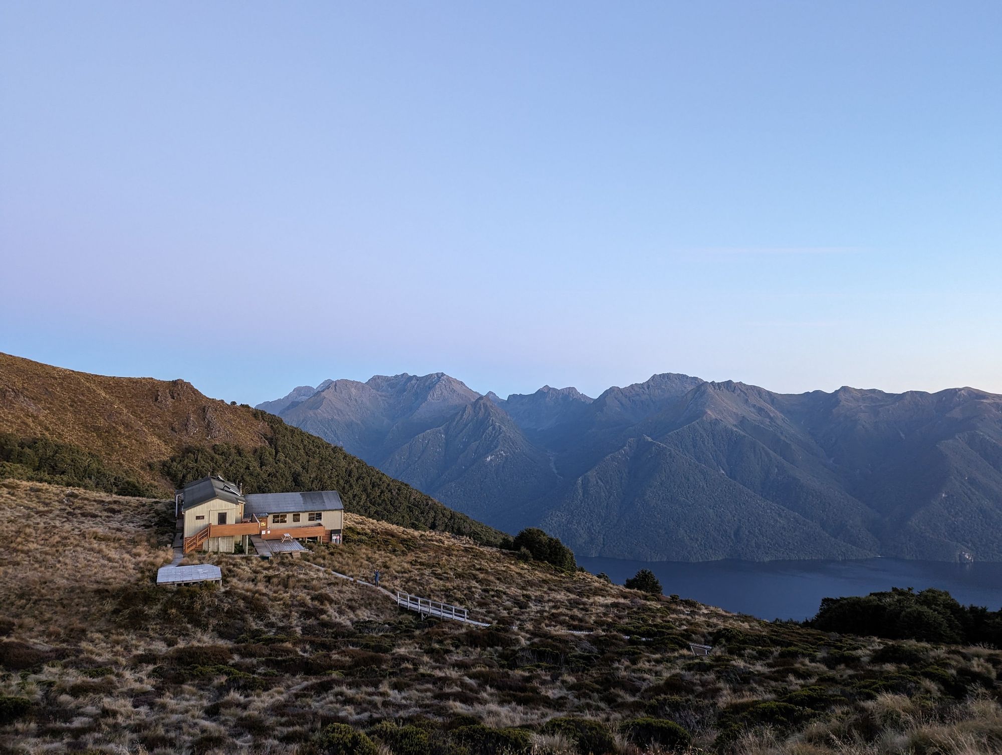 Le refuge de Luxmore sur le Kepler Track