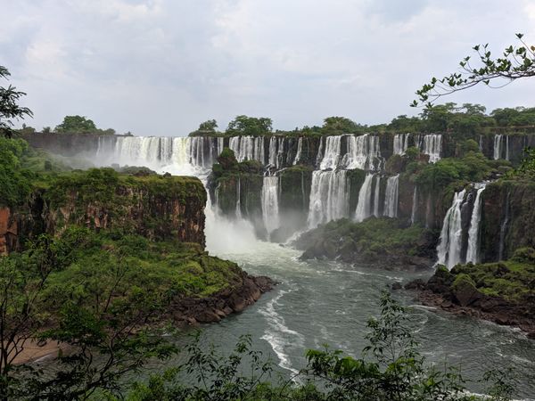 Puerto Iguazu, ses chutes et ses frontières